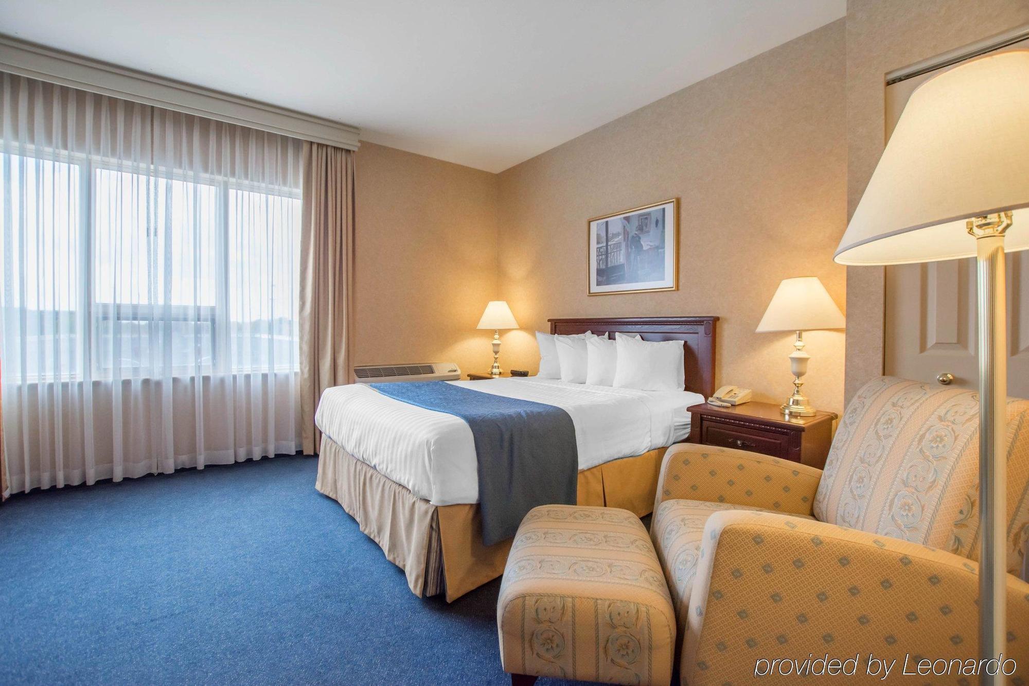 Quality Inn & Suites Brossard Eksteriør bilde