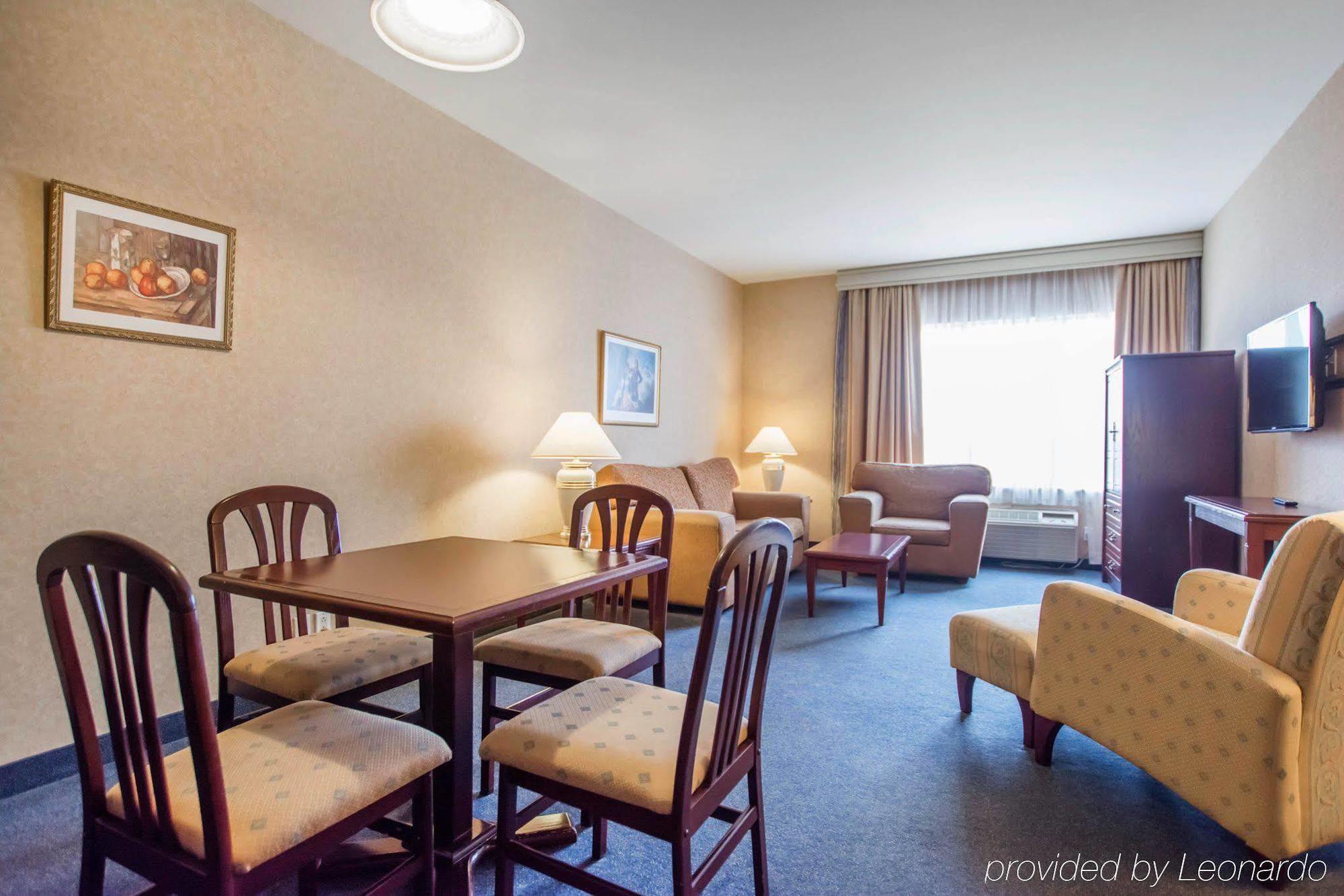 Quality Inn & Suites Brossard Eksteriør bilde